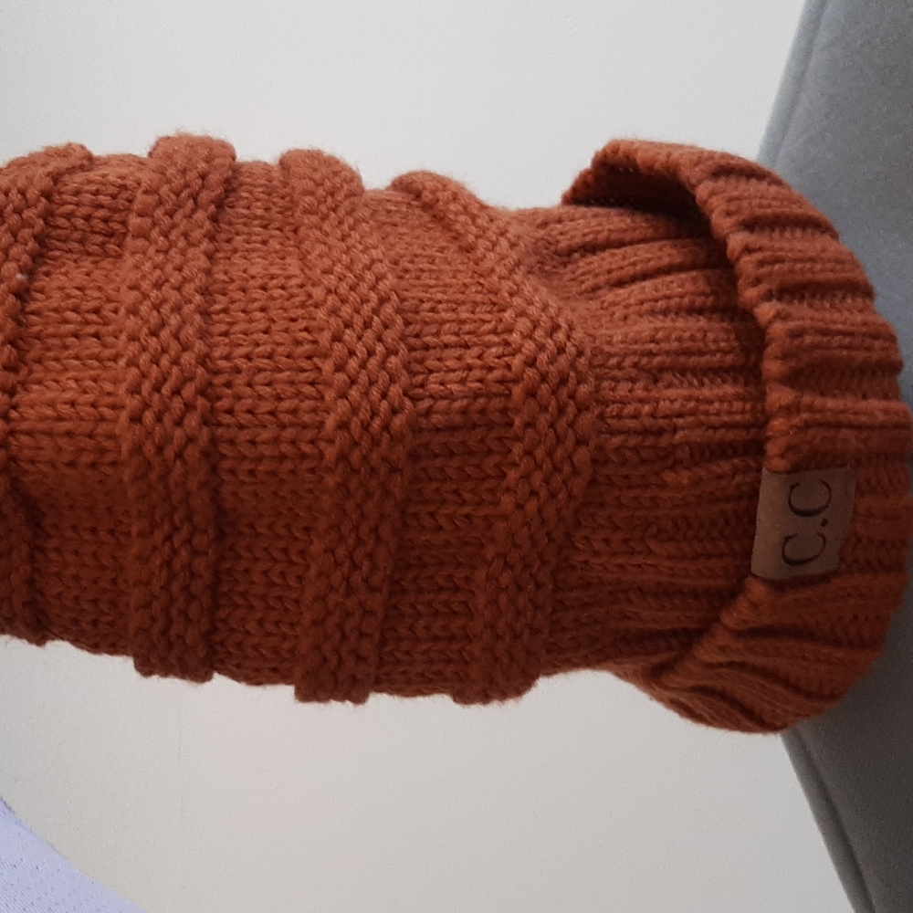 Hand knit hat - Picture 2 of 2